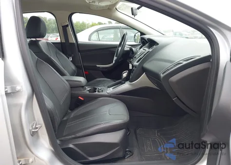 2014 Ford Focus Se z USA, uszkodzony, nr VIN 1FADP3F22EL235664